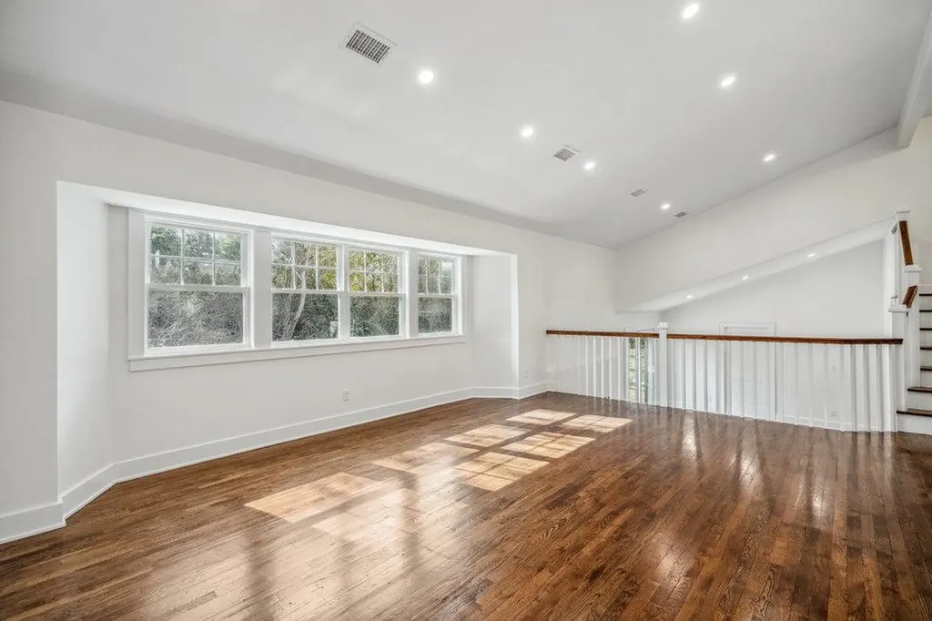 78 Barry Lane Syosset NY 11791