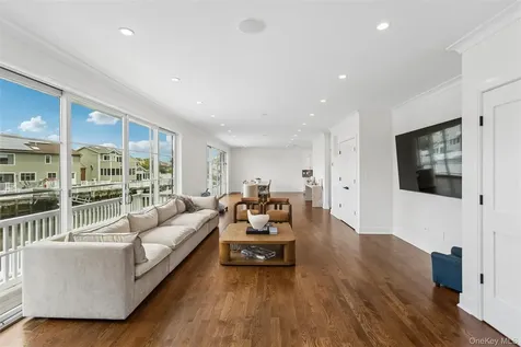 169 Mott Street Oceanside NY 11572