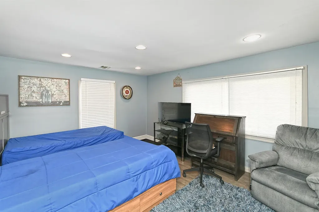 7 Redpine Drive Medford NY 11763