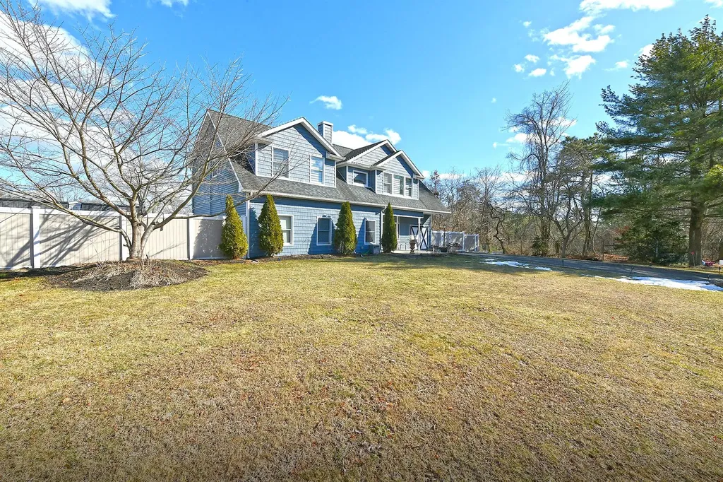 7 Redpine Drive Medford NY 11763