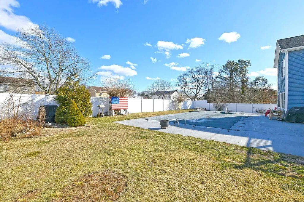 7 Redpine Drive Medford NY 11763