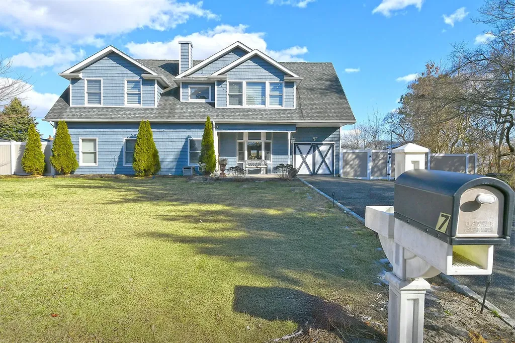 7 Redpine Drive Medford NY 11763