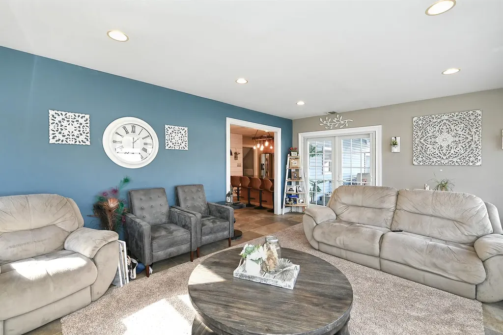 7 Redpine Drive Medford NY 11763