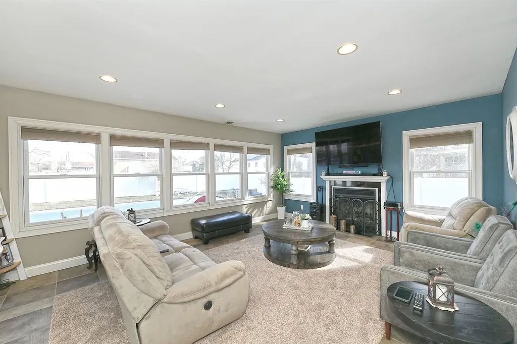 7 Redpine Drive Medford NY 11763