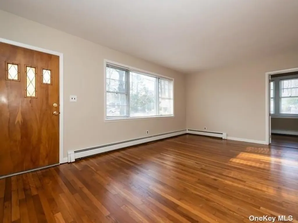 23 Randou Drive Huntington NY 11743