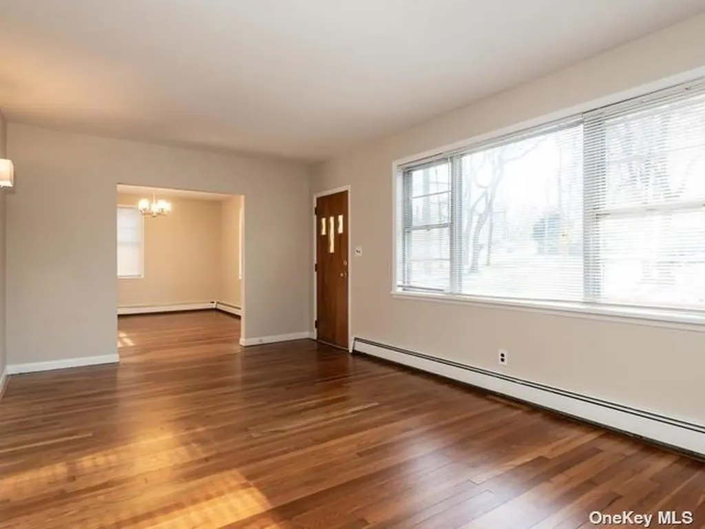 23 Randou Drive Huntington NY 11743