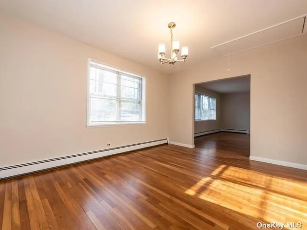 23 Randou Drive Huntington NY 11743