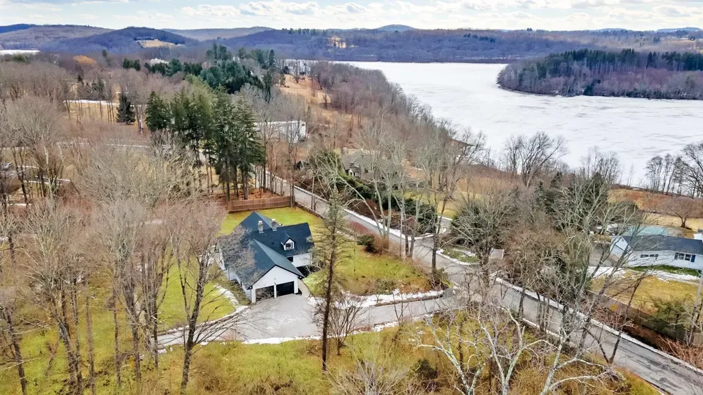 4 Old Cross River Road Bedford NY 10536