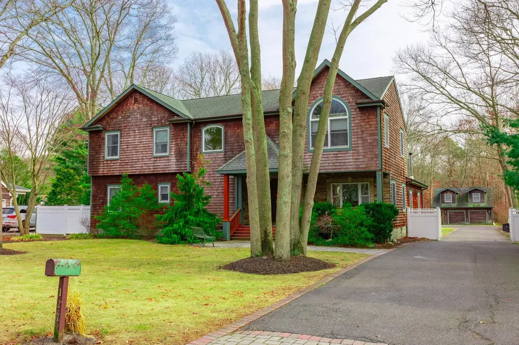 127 Blake Avenue Bohemia NY 11716