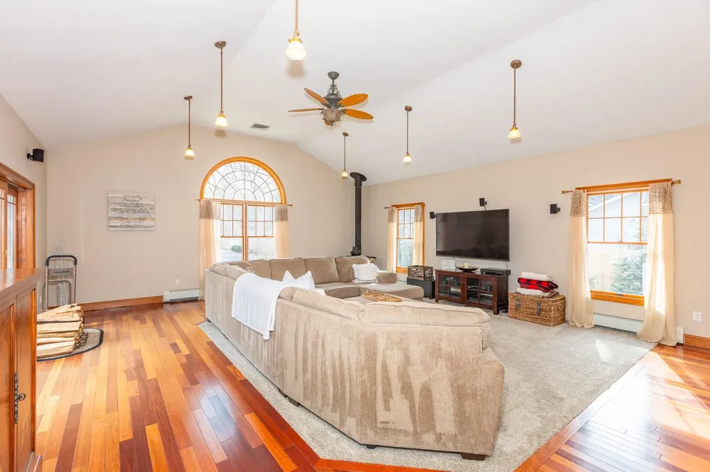 127 Blake Avenue Bohemia NY 11716