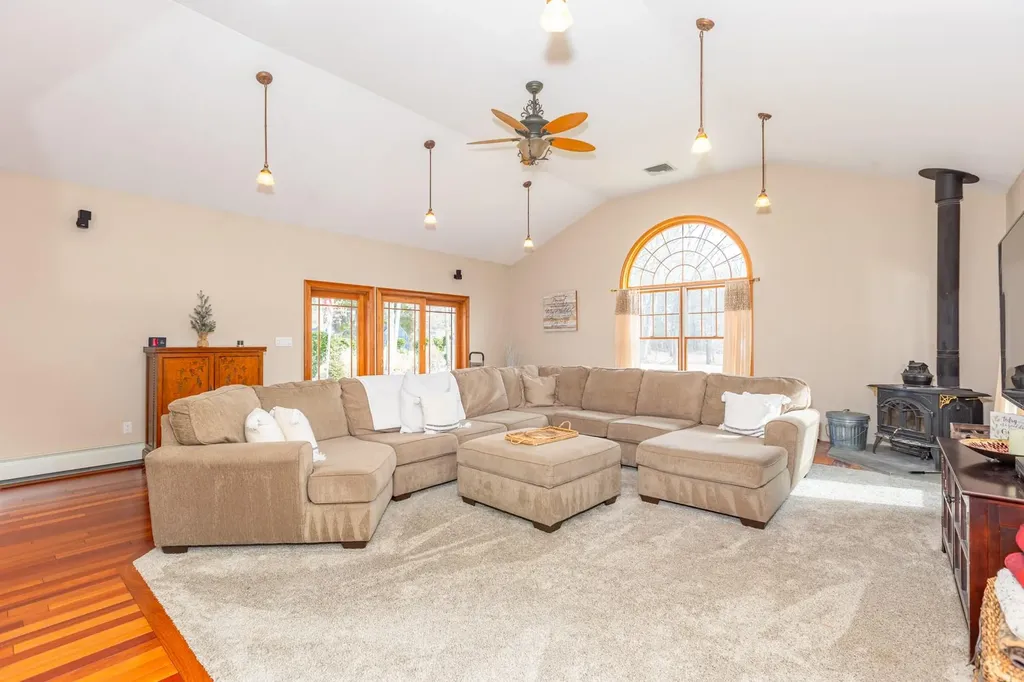 127 Blake Avenue Bohemia NY 11716