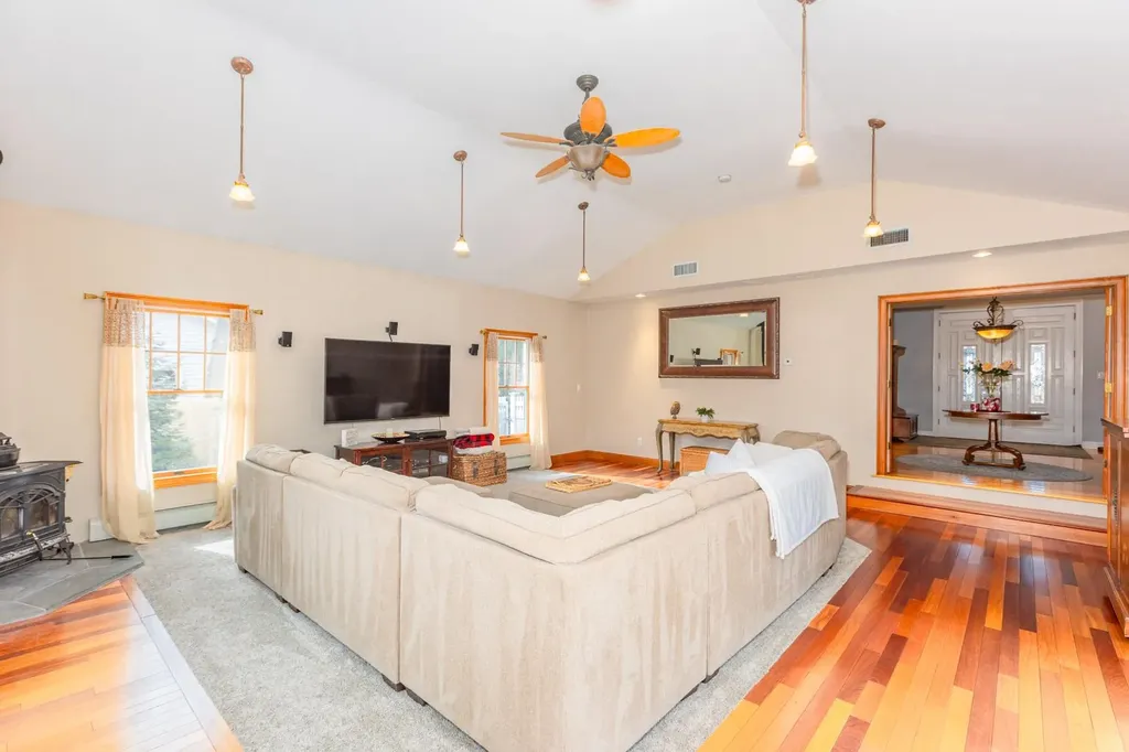 127 Blake Avenue Bohemia NY 11716