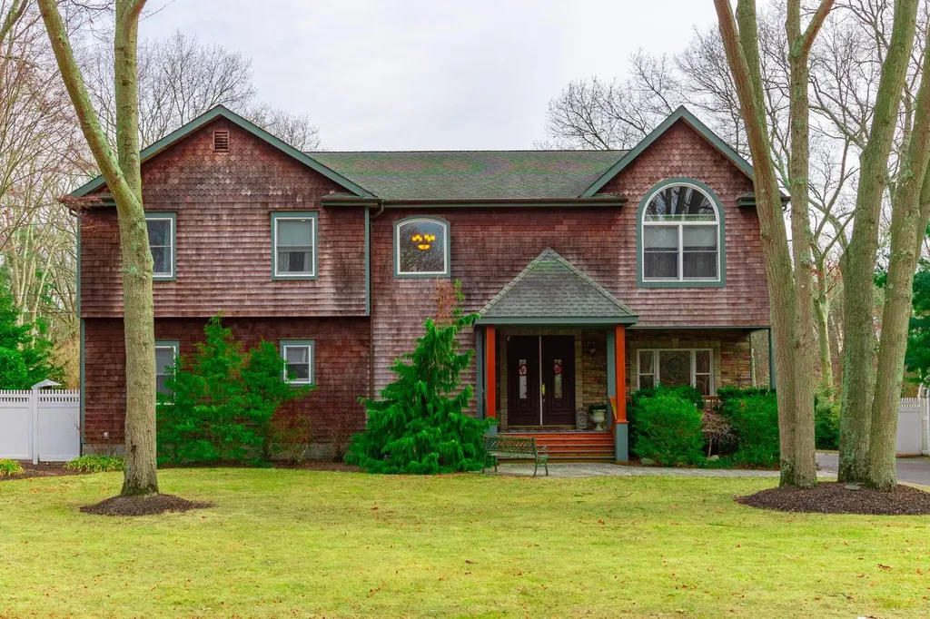 127 Blake Avenue Bohemia NY 11716