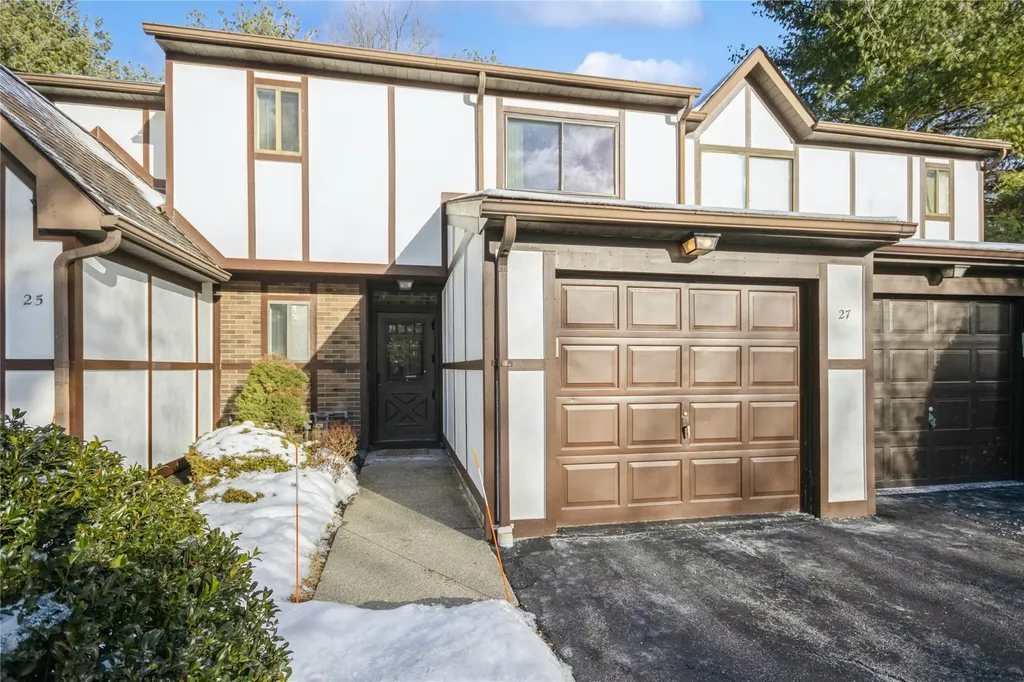 27 Topaz Run Poughkeepsie NY 12603