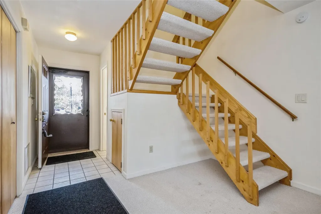 27 Topaz Run Poughkeepsie NY 12603