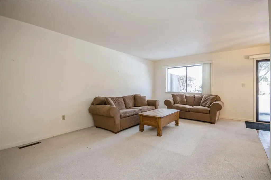 27 Topaz Run Poughkeepsie NY 12603