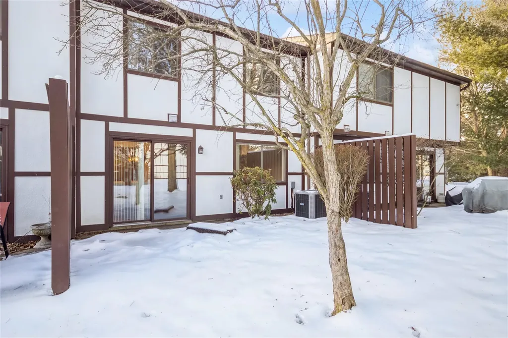 27 Topaz Run Poughkeepsie NY 12603