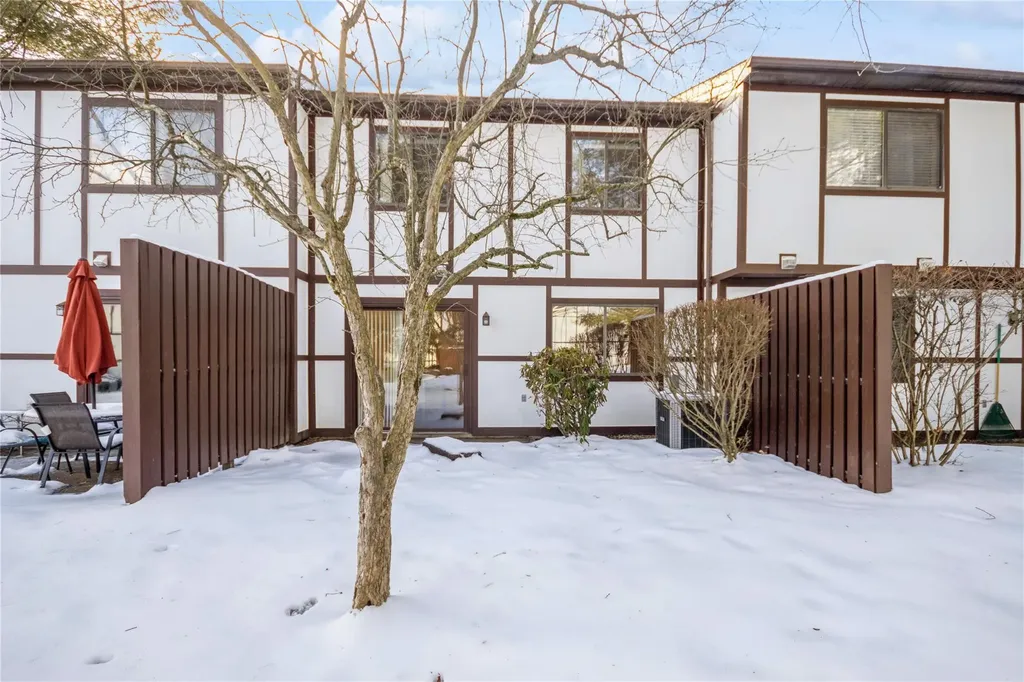 27 Topaz Run Poughkeepsie NY 12603