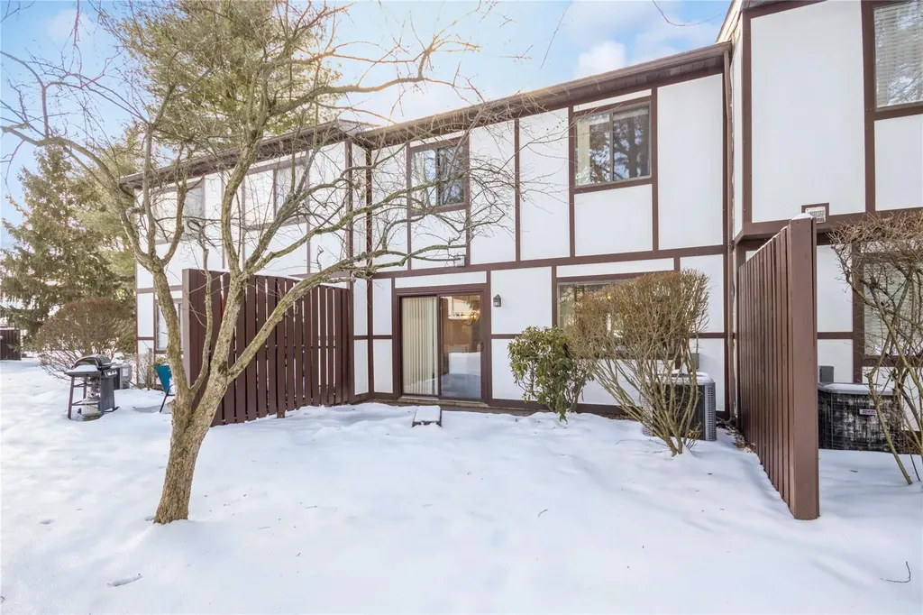 27 Topaz Run Poughkeepsie NY 12603