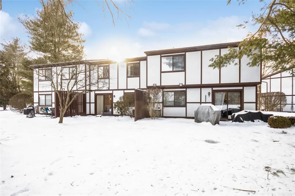 27 Topaz Run Poughkeepsie NY 12603