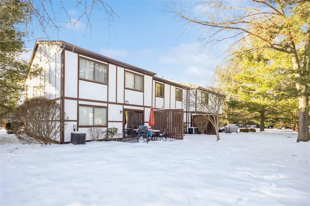 27 Topaz Run Poughkeepsie NY 12603