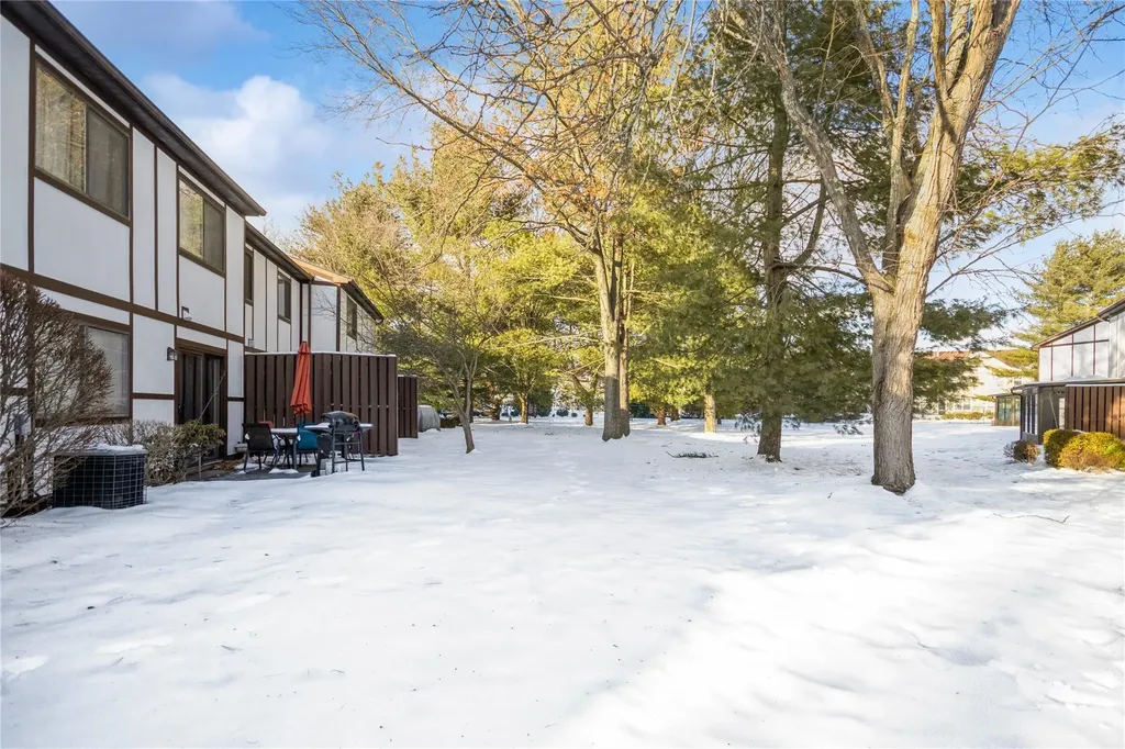 27 Topaz Run Poughkeepsie NY 12603