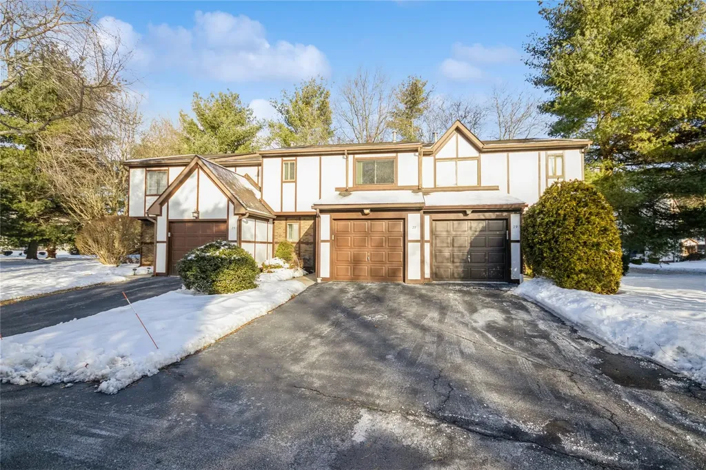27 Topaz Run Poughkeepsie NY 12603