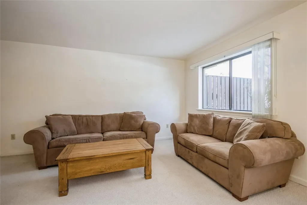27 Topaz Run Poughkeepsie NY 12603