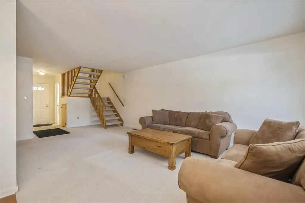 27 Topaz Run Poughkeepsie NY 12603