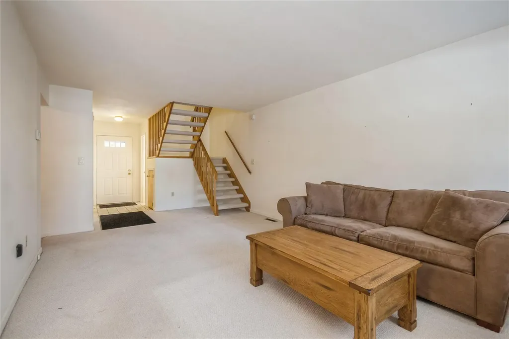 27 Topaz Run Poughkeepsie NY 12603