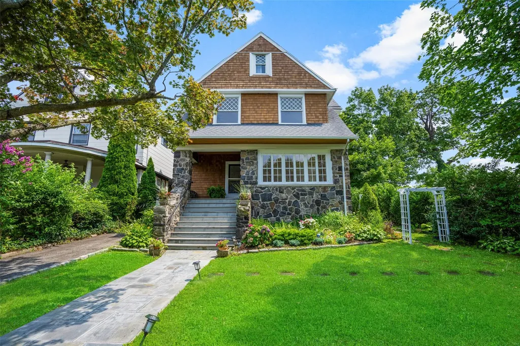 123 Beaufort Place New Rochelle NY 10801