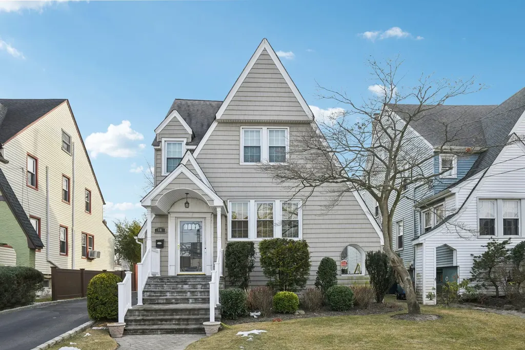 38 Orleans Road Valley Stream NY 11581