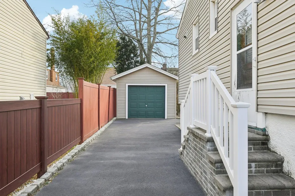 38 Orleans Road Valley Stream NY 11581