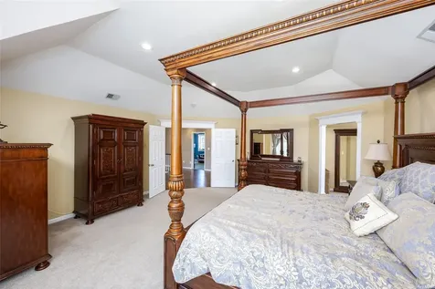 3 Mulberry Court Miller Place NY 11764