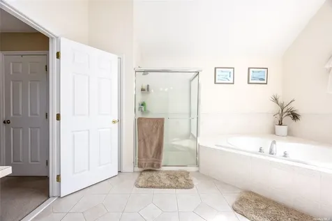 3 Mulberry Court Miller Place NY 11764