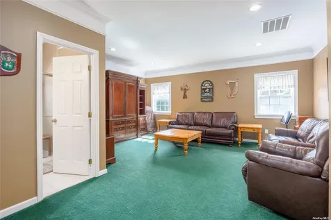 3 Mulberry Court Miller Place NY 11764