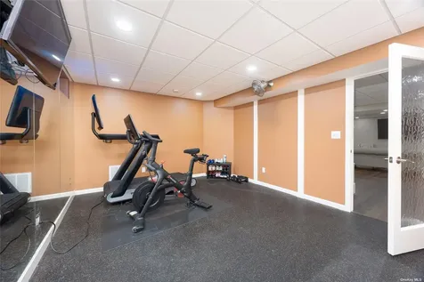 3 Mulberry Court Miller Place NY 11764