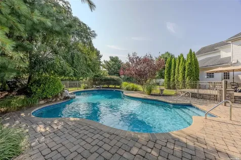 3 Mulberry Court Miller Place NY 11764