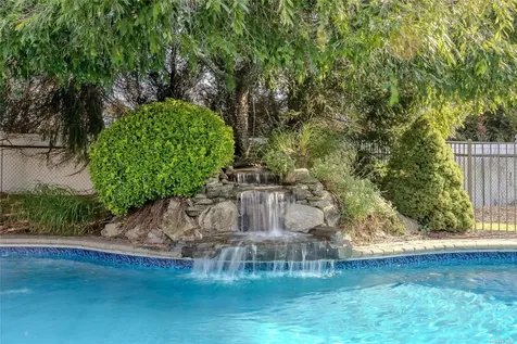 3 Mulberry Court Miller Place NY 11764