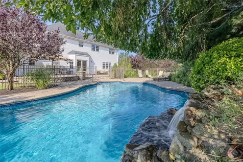 3 Mulberry Court Miller Place NY 11764