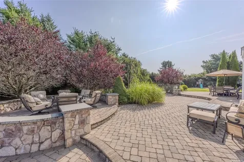 3 Mulberry Court Miller Place NY 11764