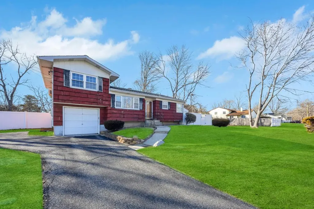 8 Wagner Drive Coram NY 11727