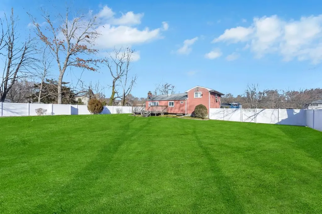 8 Wagner Drive Coram NY 11727