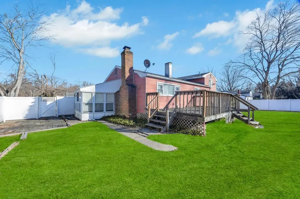 8 Wagner Drive Coram NY 11727