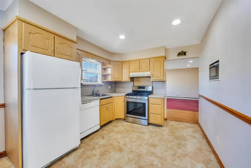 8 Wagner Drive Coram NY 11727