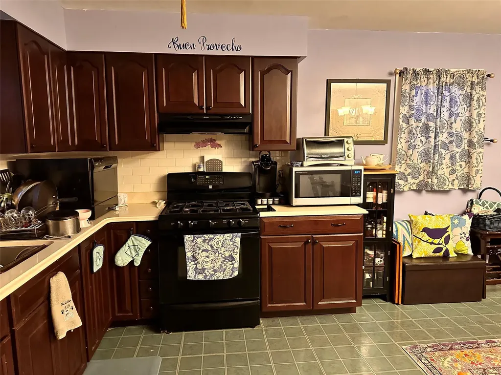 59 Arpage Drive E Shirley NY 11967
