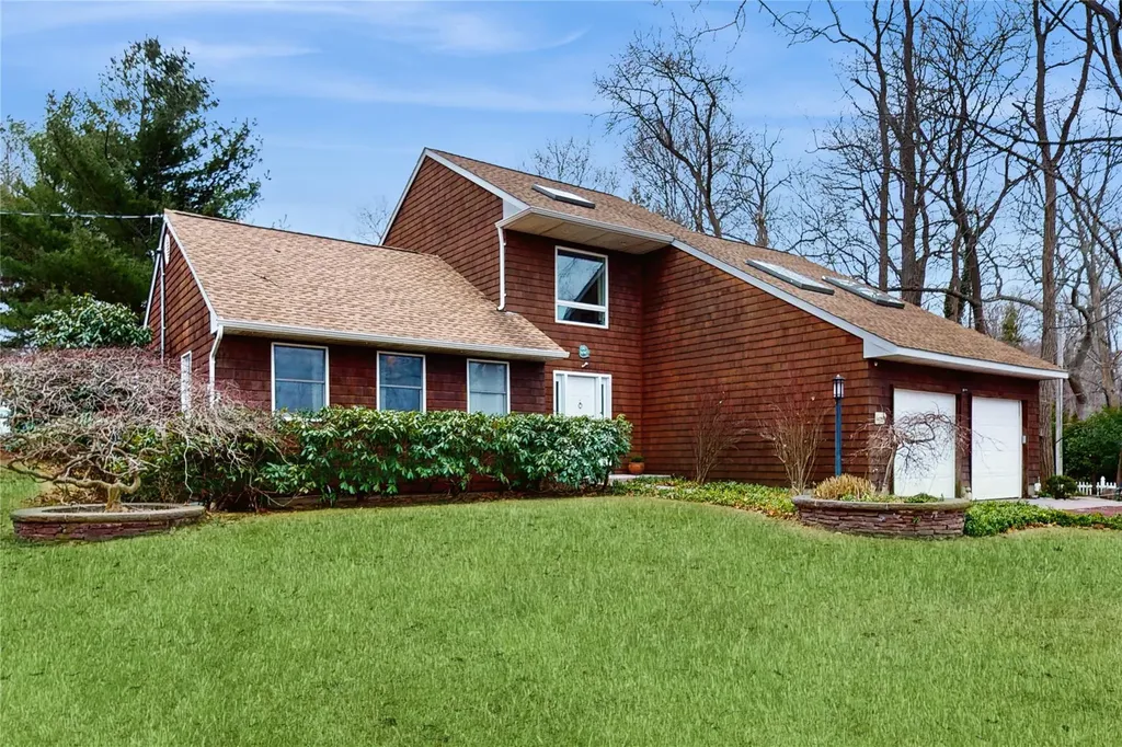 2 Dyke Road Brookhaven NY 11733