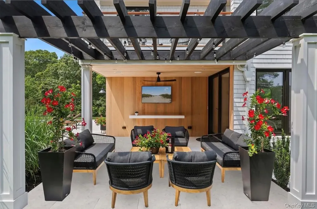 28 Canoe Place Road Hampton Bays NY 11946