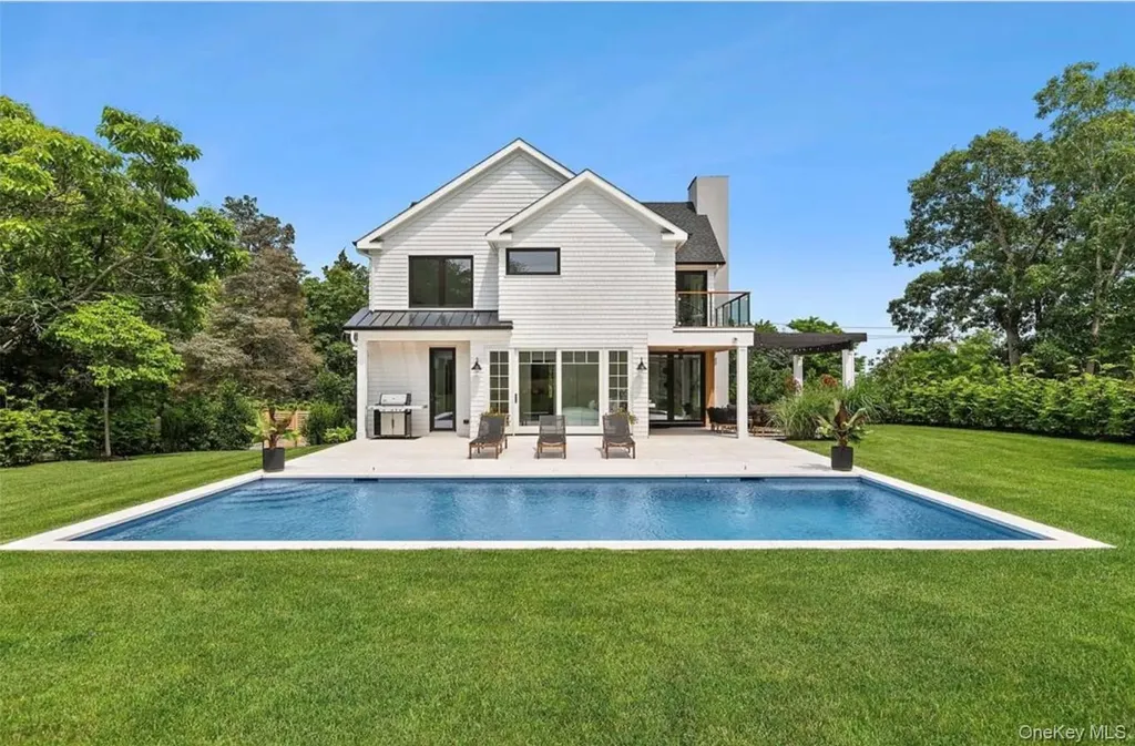 28 Canoe Place Road Hampton Bays NY 11946