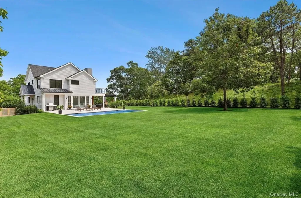 28 Canoe Place Road Hampton Bays NY 11946